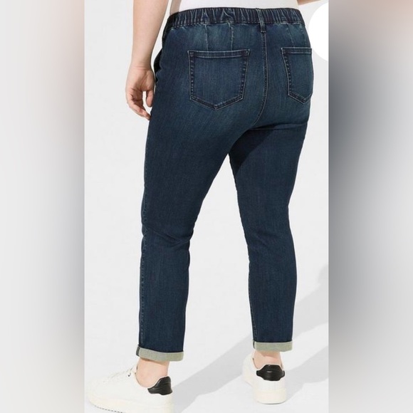 Torrid Pull-On Weekend Straight Super Soft Mid-Rise Jean - Picture 2 of 5